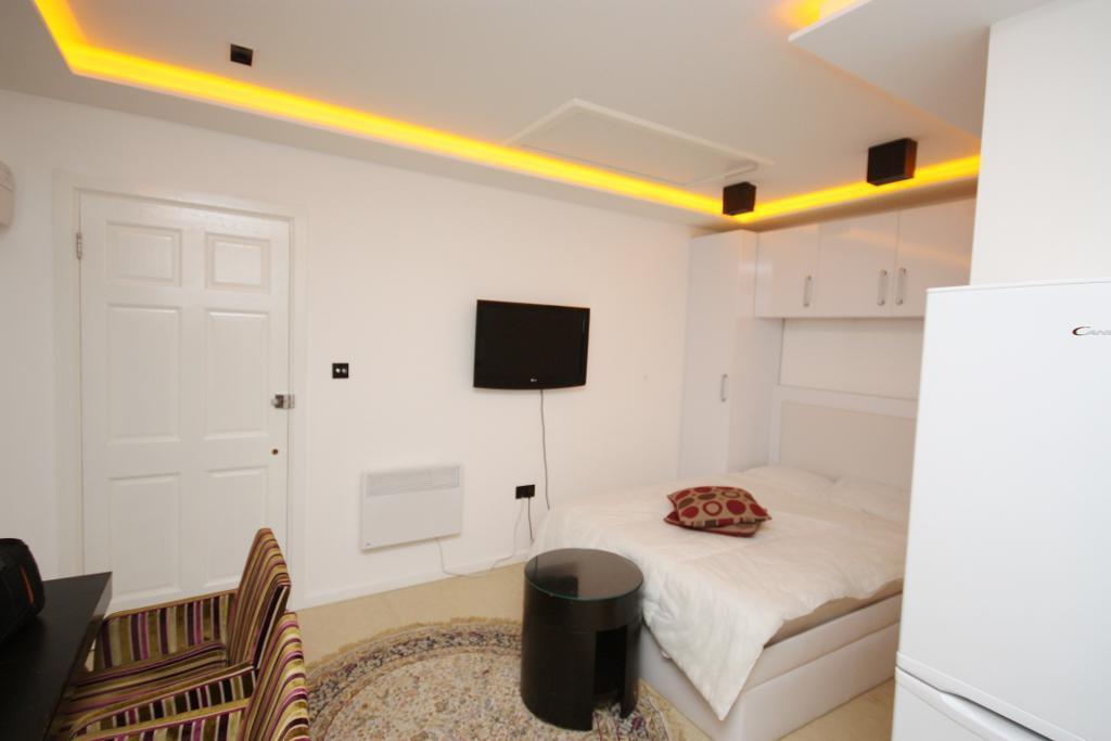 Brassie Avenue, East Acton, London, W3 7DF