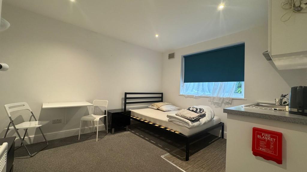 Brassie Avenue, London, W3 7DE