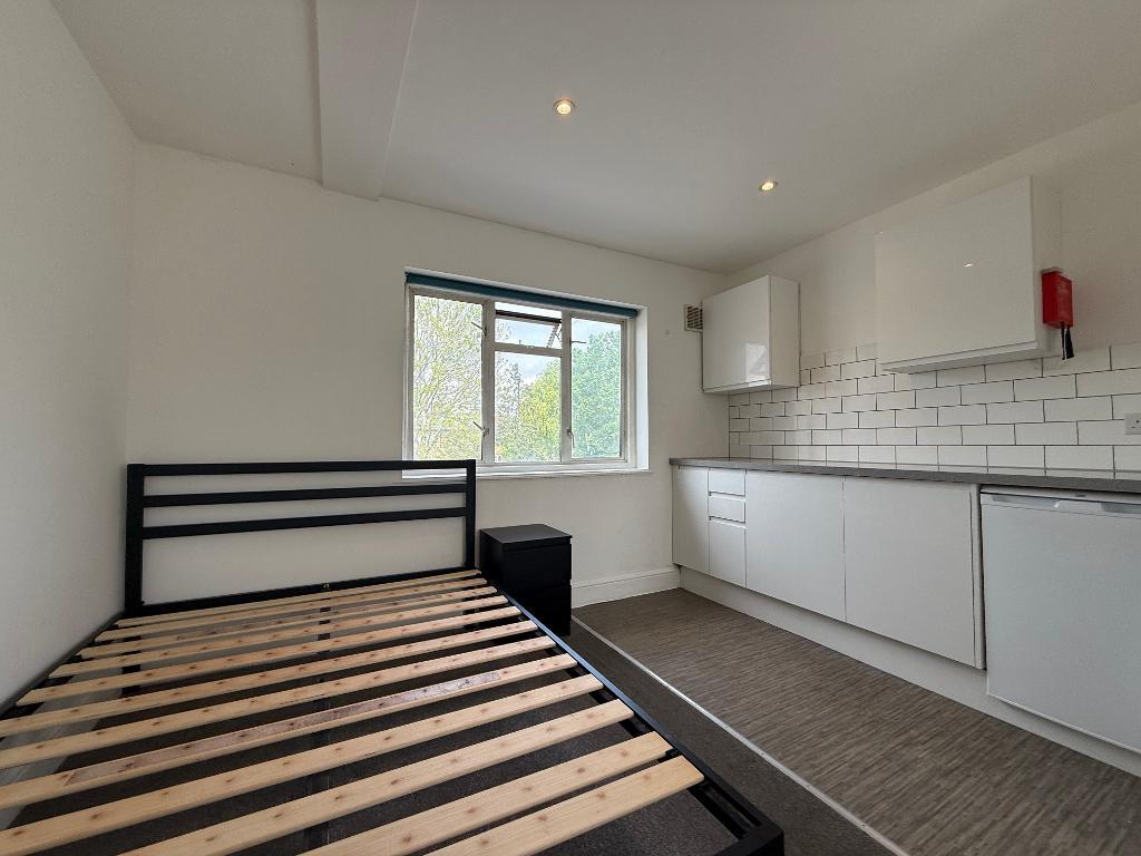 Brassie Avenue, East Acton, London, W3 7DE