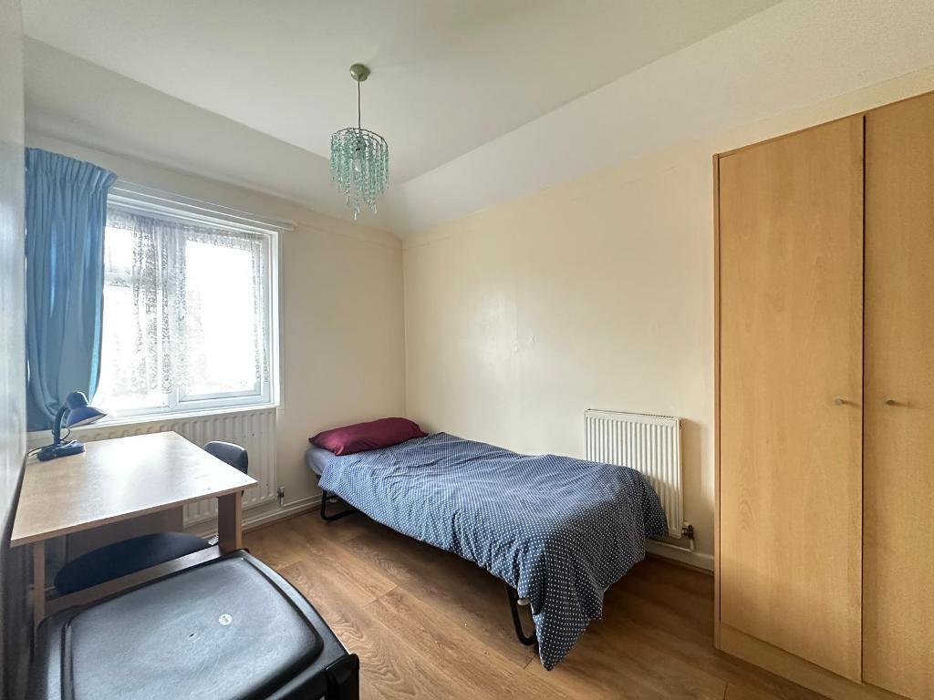 Begonia Walk, East Acton, W12 0BE
