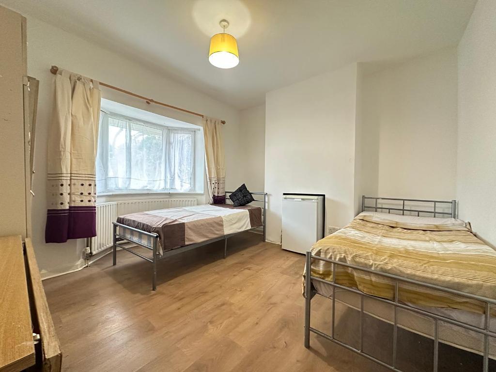 Long Drive, London, W3 7PJ